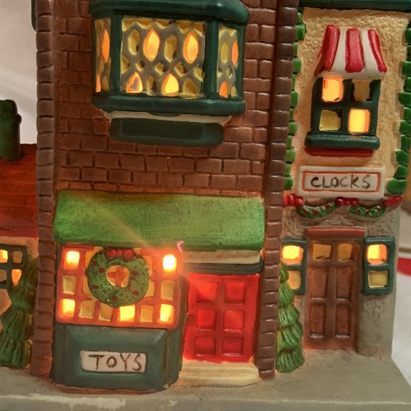 VNTG Dickens Collectible - Lighted Toys and Clock Shop 1995 - Picture 3 of 4